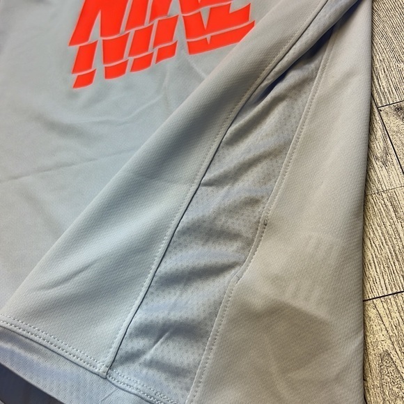 Nike - Picture 5 of 8